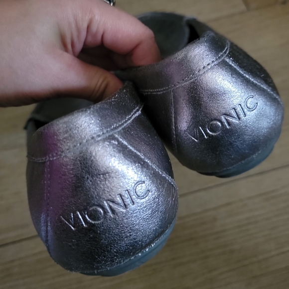 Vionic Women's Leather Moccasins Debbie Metallic 8.5 - Picture 2 of 6